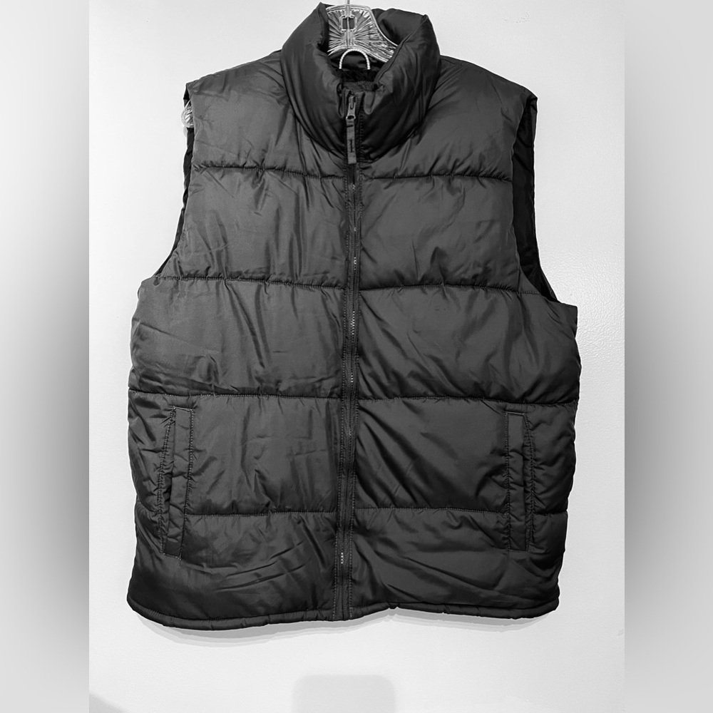 Old Navy NWOT men’s puffer vest size M Hot Frost Free 04/12